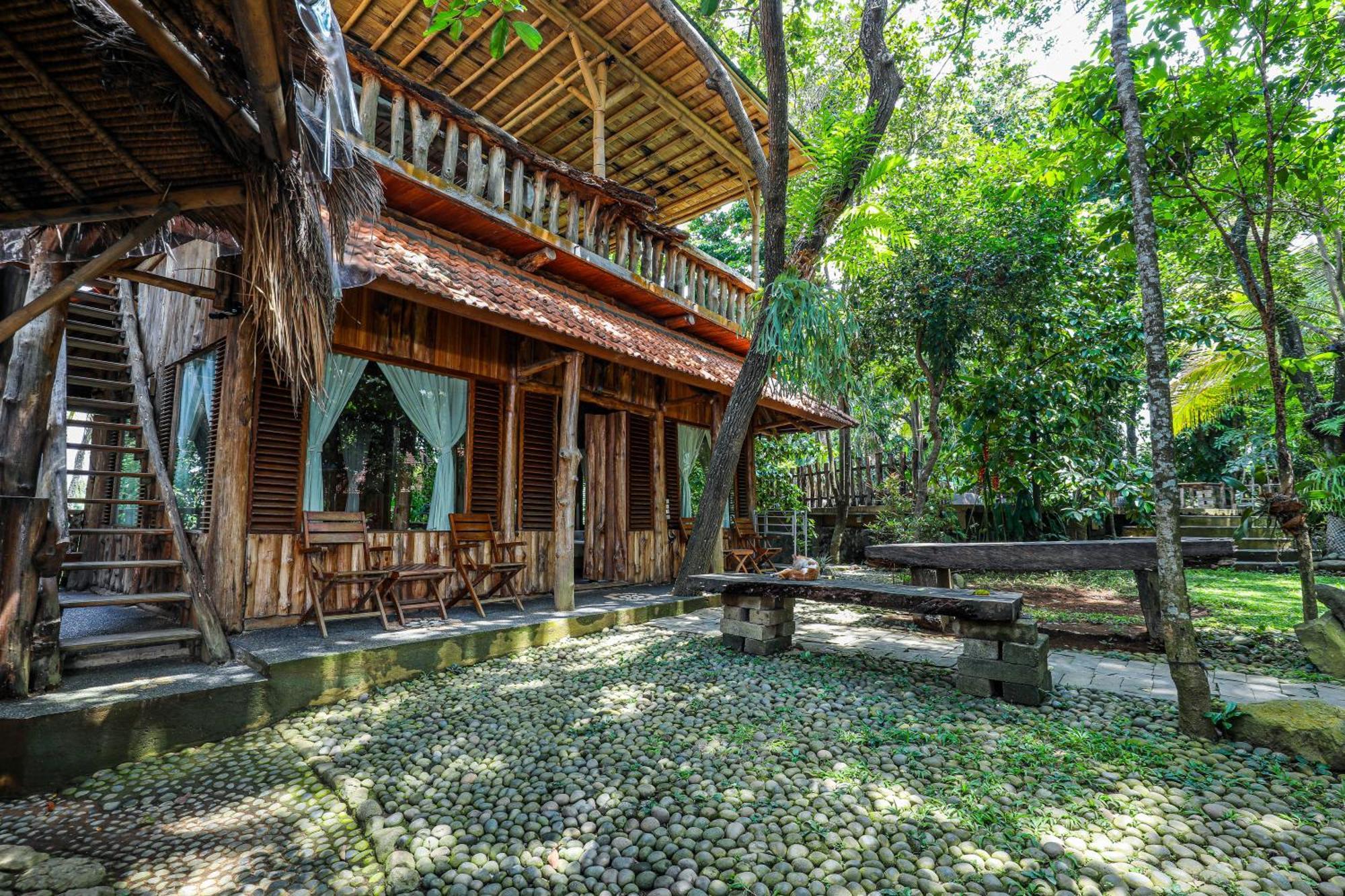 Omunity Bali Hotell Singaraja Eksteriør bilde